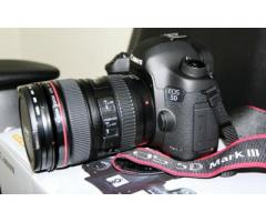 Canon EOS 5D Mark III Digital Camera with canon 24-105mm Lens 
